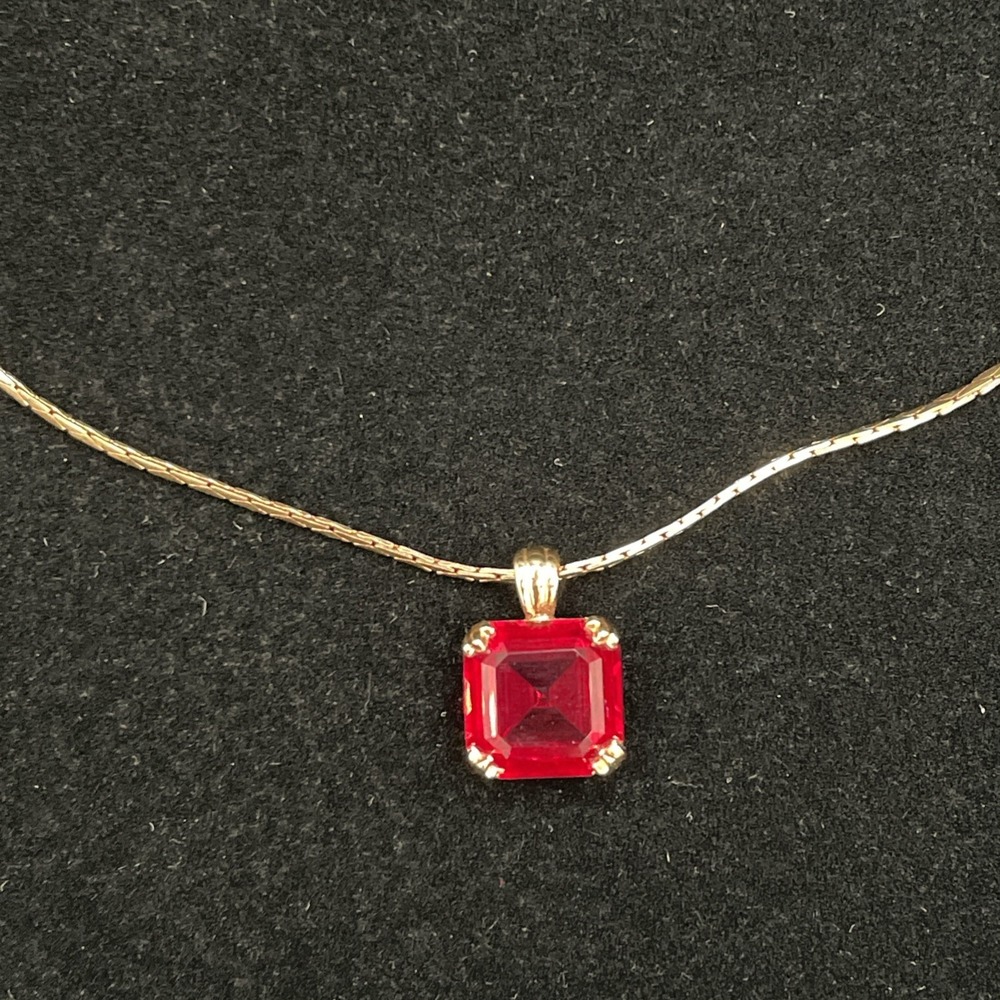 Vintage Avon Red Emerald Cut Rhinestone Pendant Gold Tone 18" Chain Necklace